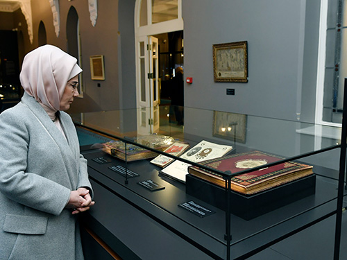 Emine Erdoğan, Ankara'nın tarihî yapılarından Ankara Palas Müzesi'ni ziyaret etti